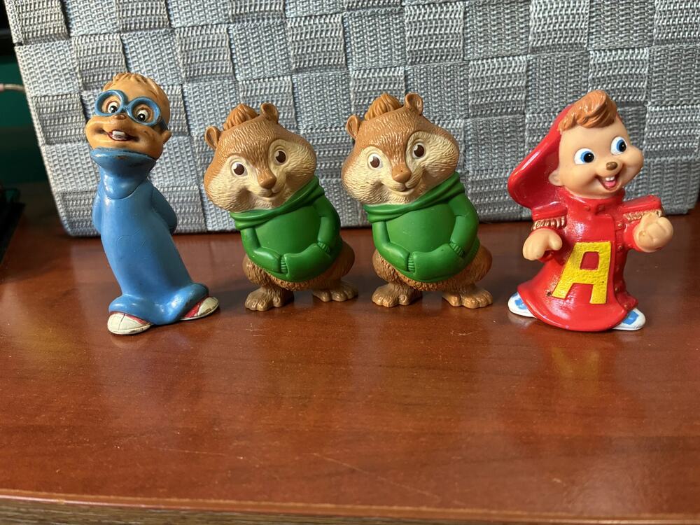 Chipmunk Characters Embroidery Hoop | Cartoon-Inspired Wall Décor | Handmade Fib